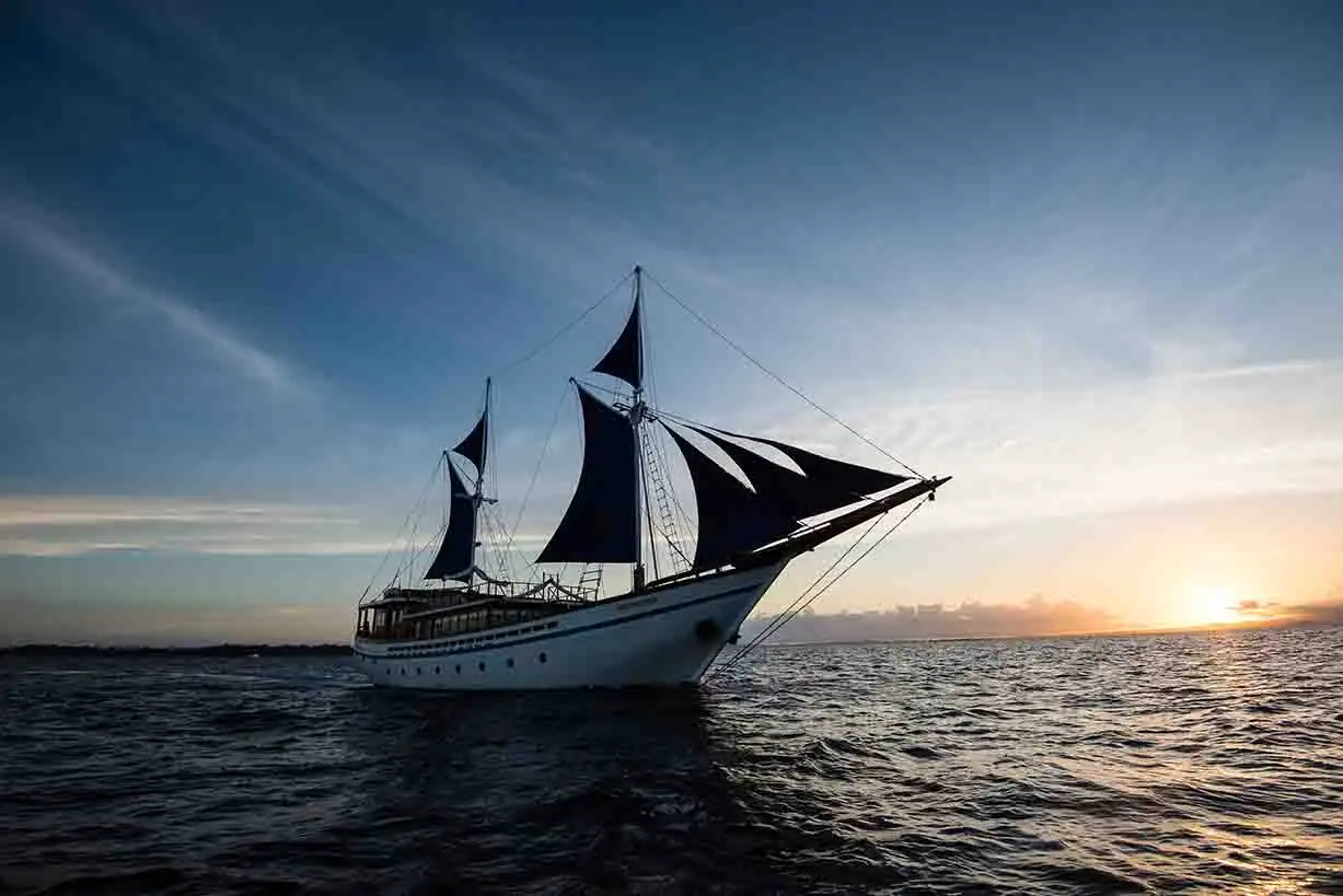 Best Time to Charter a Yacht in Labuan Bajo