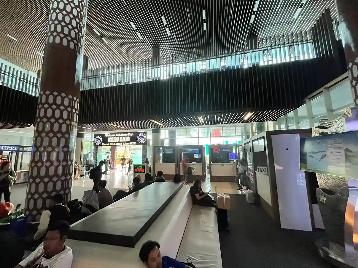 How Far is Komodo Airport from Labuan Bajo Harbor in 2027? Distance, Time, and Transport Option
