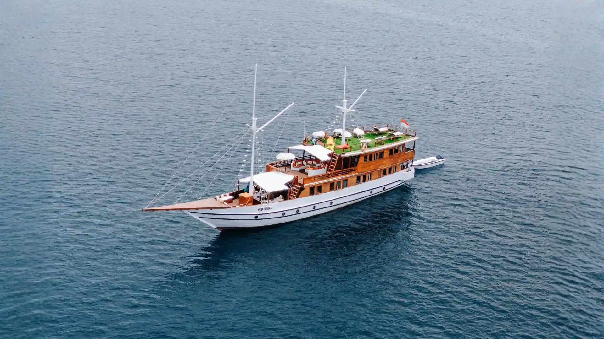 How to Shortlist Yacht Charter Operators in Komodo