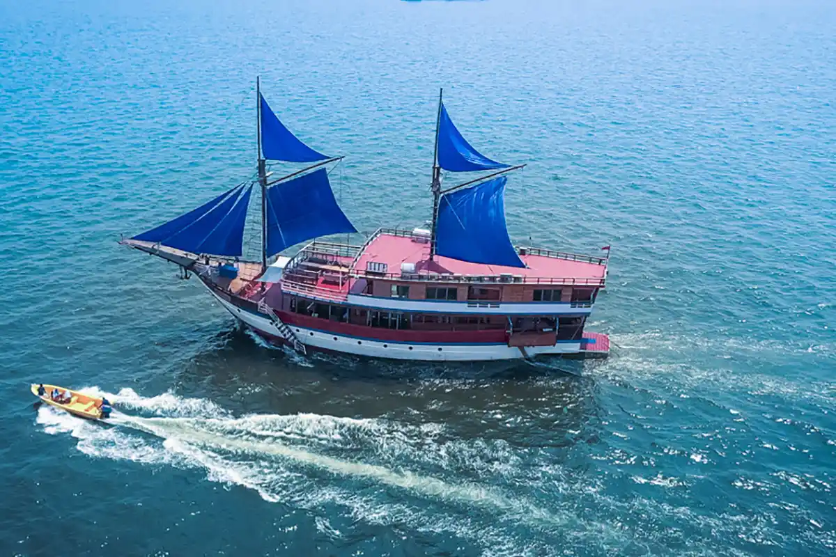 Labuan Bajo Yacht Charter Prices: Low vs High Season