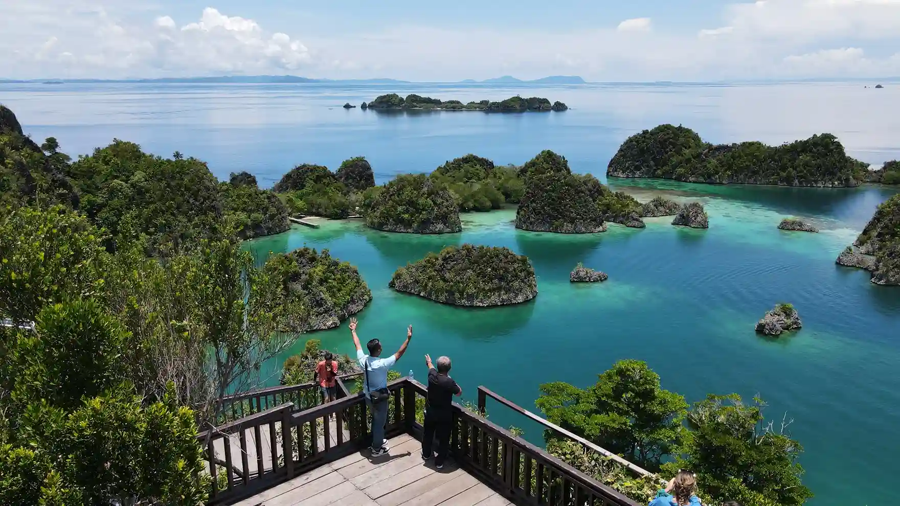 Private Yacht Charter vs Open Trip in Labuan Bajo