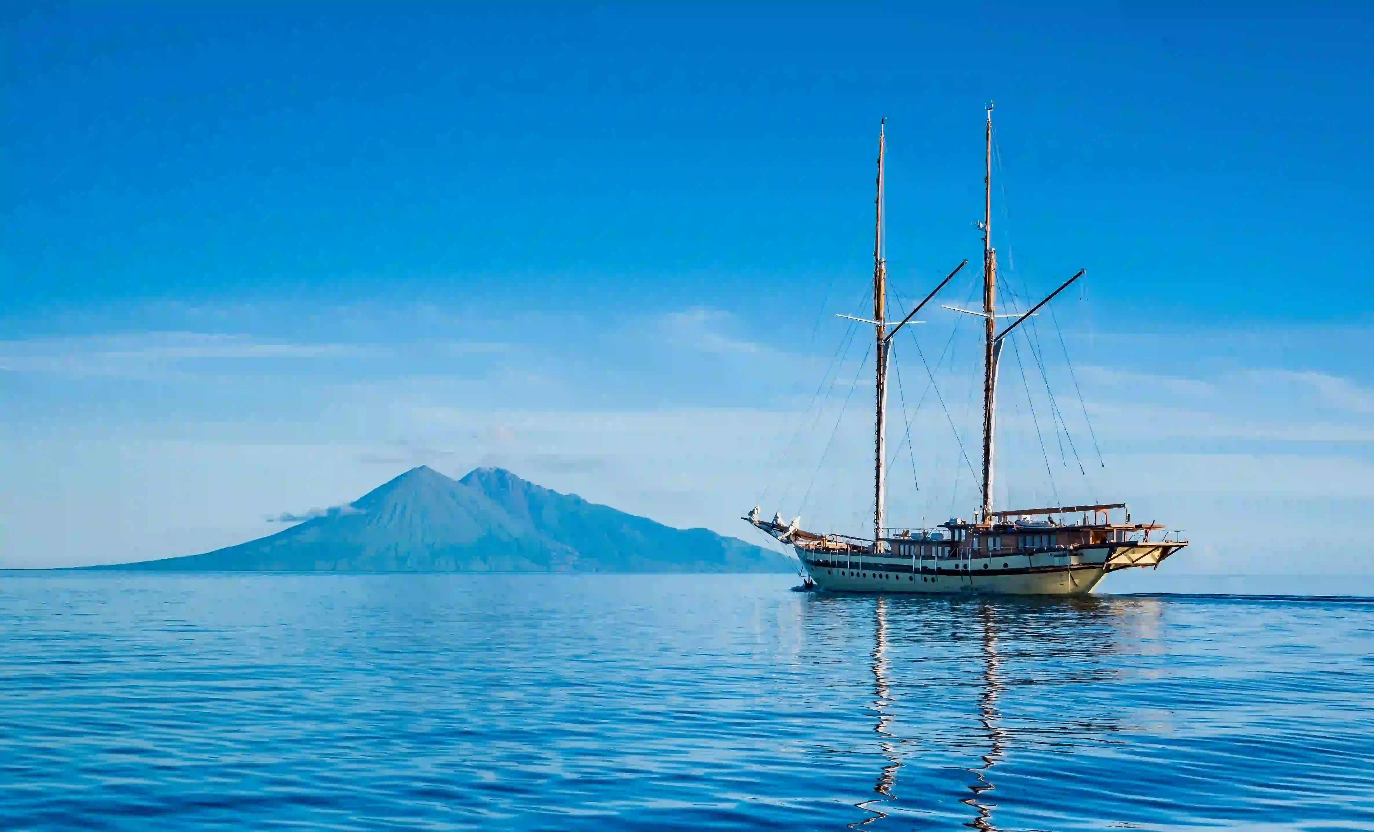 The Art of Luxury Phinisi Yacht Design in 2027