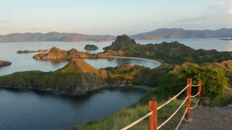 The green ridges above Padar Island